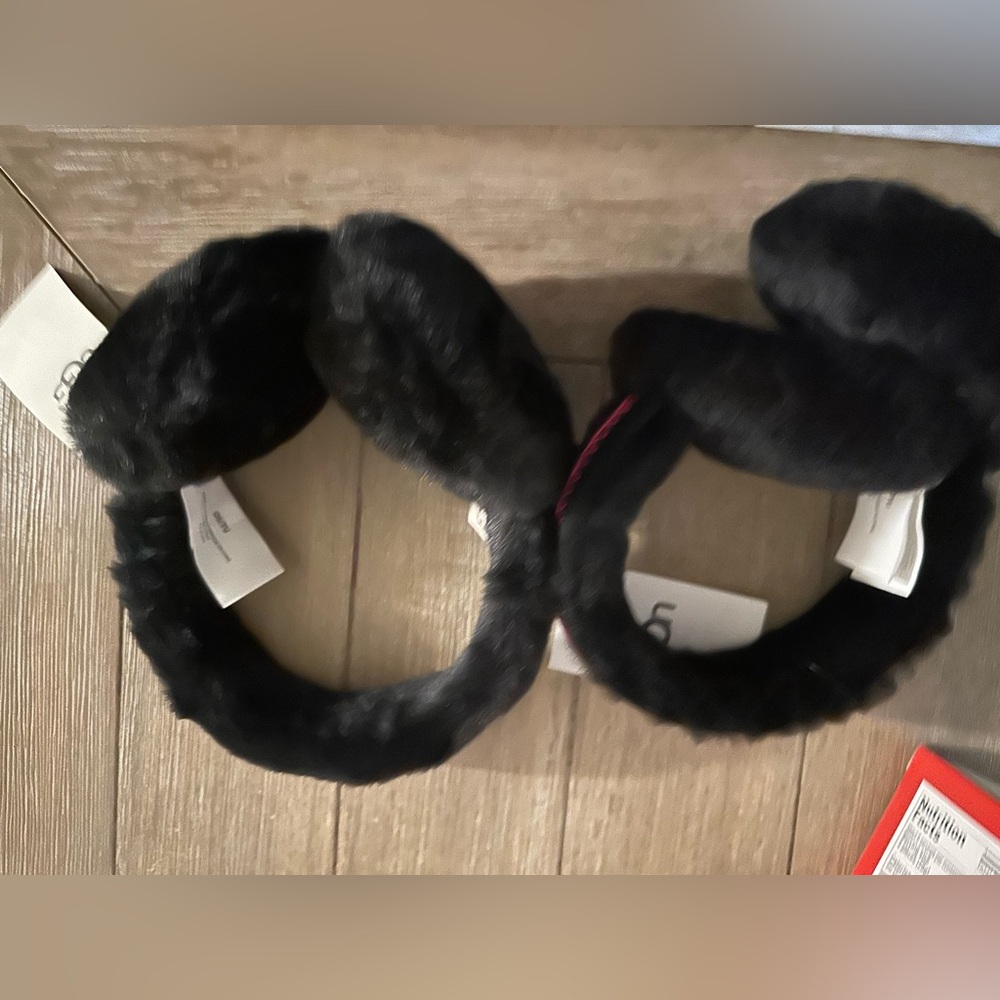 NWT UGG EARMUFFS